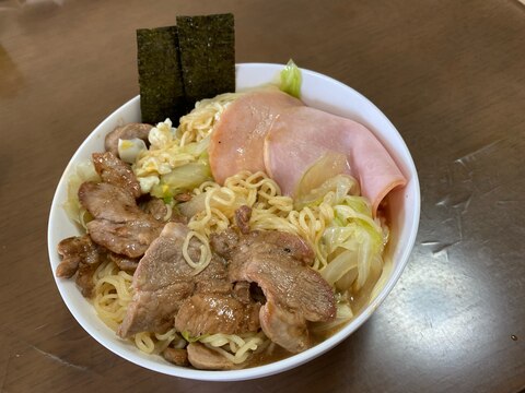 スタミナたっぷりのインスタントラーメン